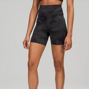 Base Pace High-Rise Short 6” Size 6